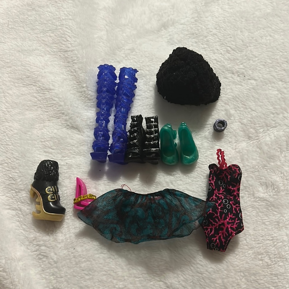 Monster high shoes and accessories